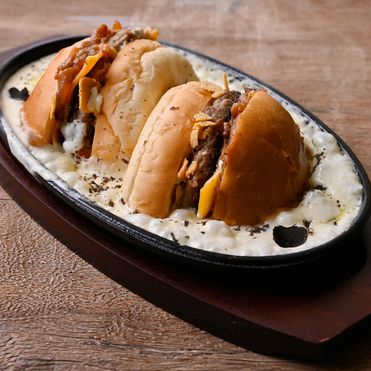 商品画像：沼チーズ スマッシュバーガー～黒トリュフ